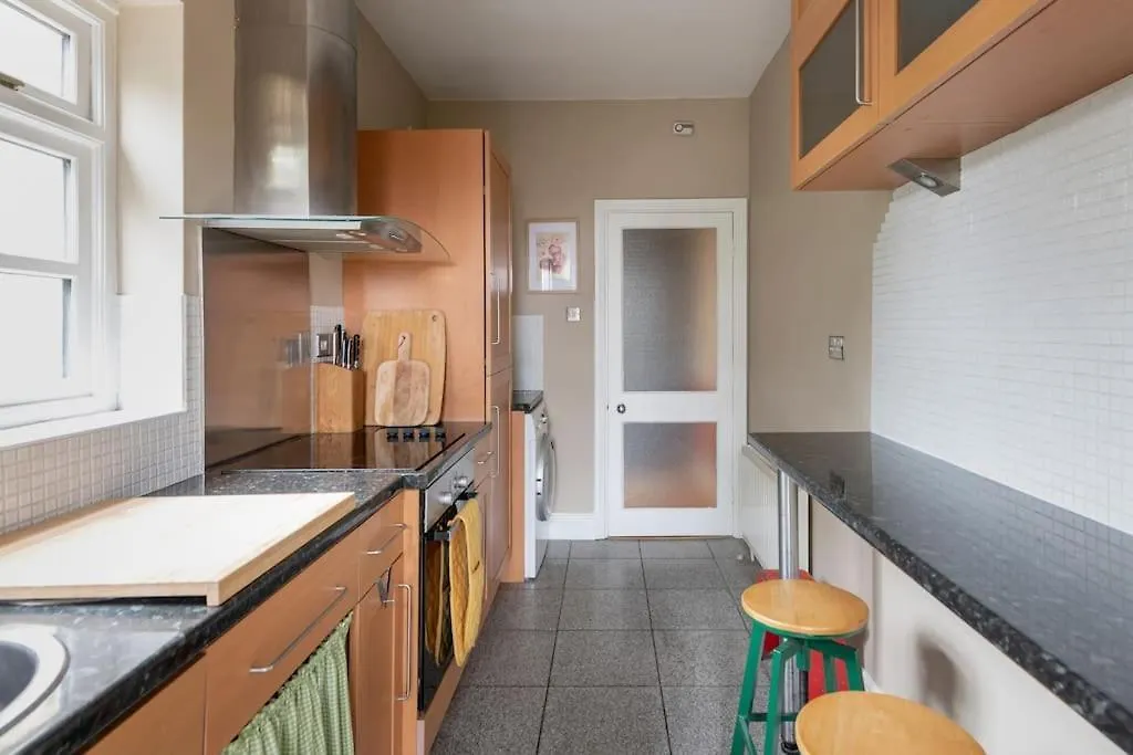 Stylish Central Apartment With Parking - Garden And Workspace Bath United Kingdom
