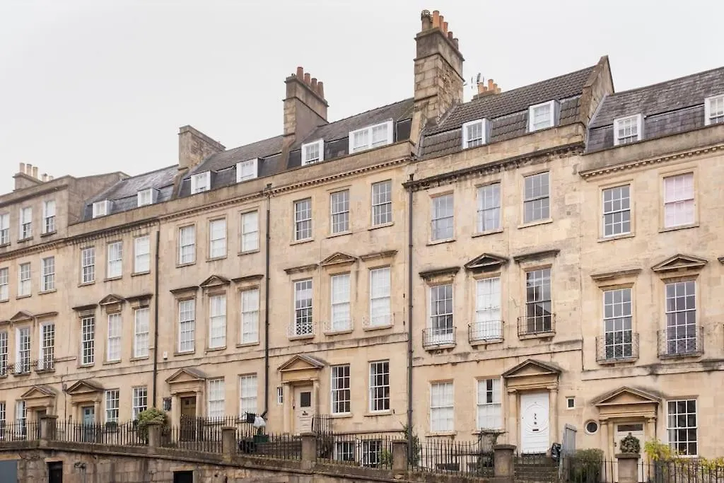 Stylish Central Apartment With Parking - Garden And Workspace Bath