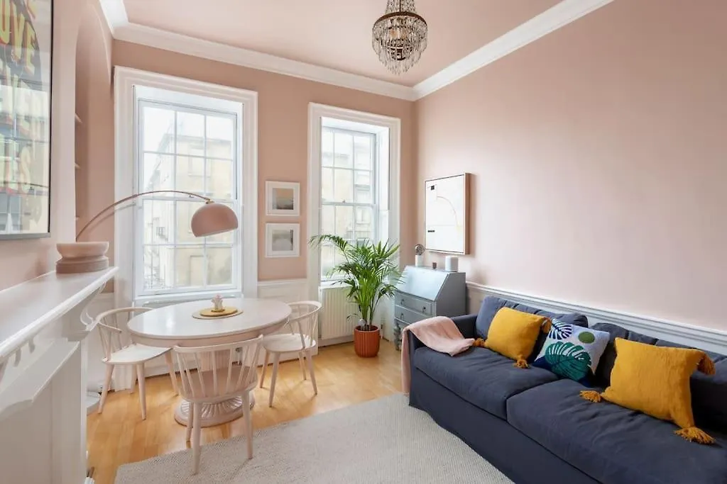 Stylish Central Apartment With Parking - Garden And Workspace Bath
