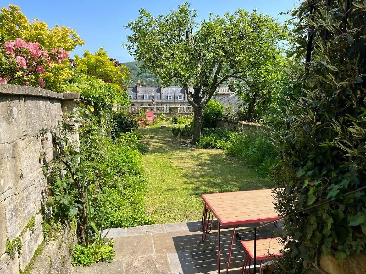 Stylish Central Apartment With Parking - Garden And Workspace Bath 0*,  United Kingdom