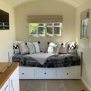 The Hut Apartment