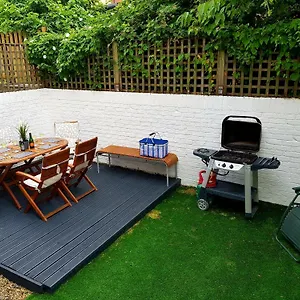  Holiday home Homebird - Wilfrid House United Kingdom