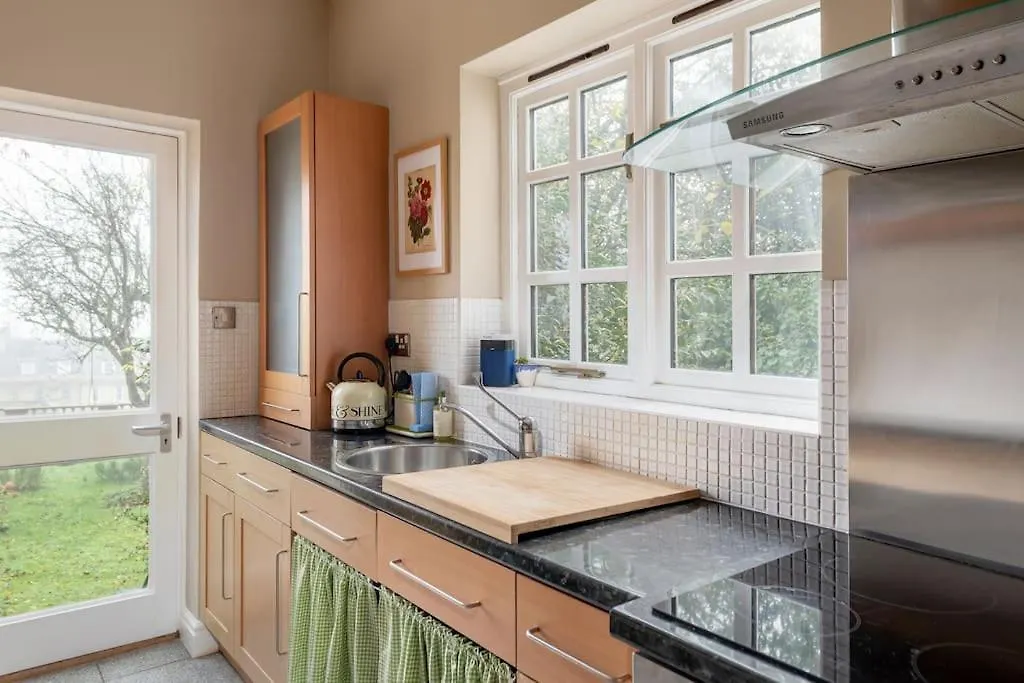 Stylish Central Apartment With Parking - Garden And Workspace Bath United Kingdom