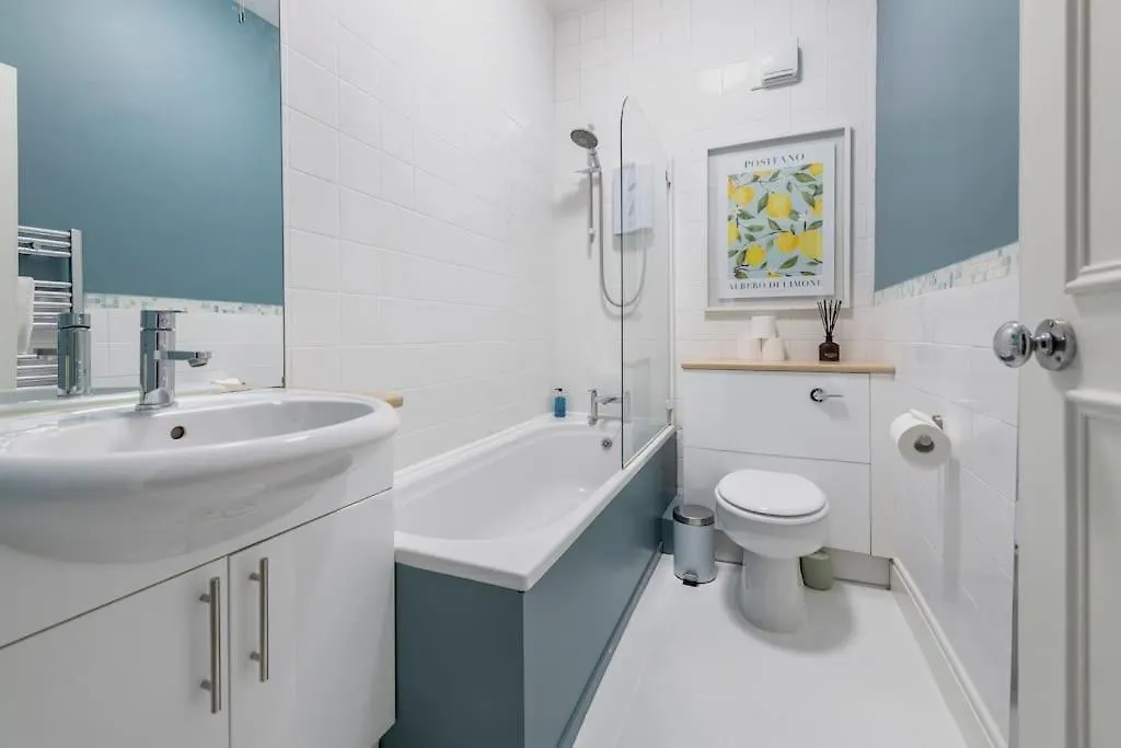 Stylish Central Apartment With Parking - Garden And Workspace Bath